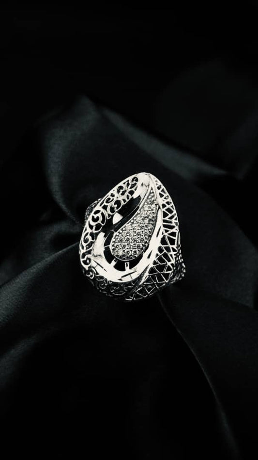 Anillo de plata 925 con diseño calado en forma de lágrima