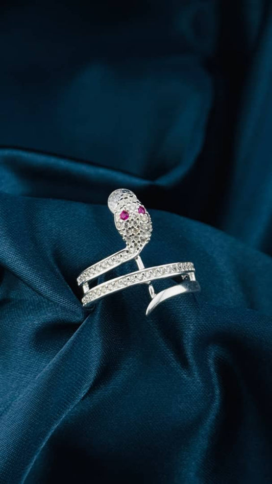 Anillo de plata 925 con diseño de serpiente rubí