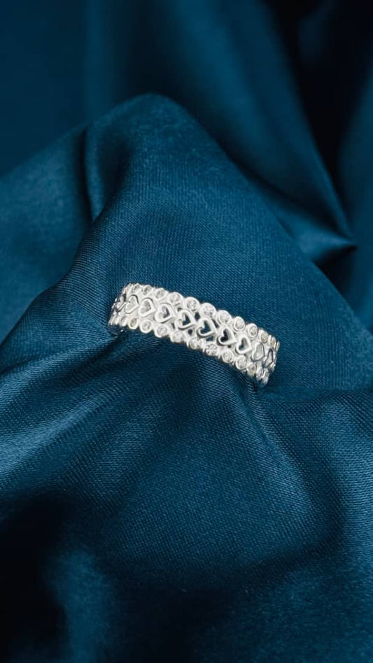 Anillo de plata 925 con diseño de corazones