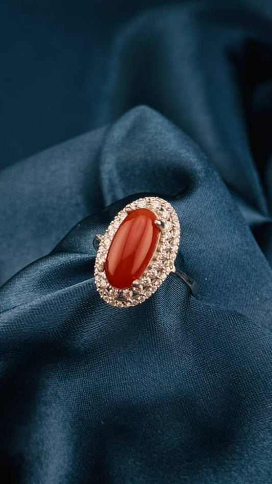 Anillo de plata 925 con piedra roja ovalada