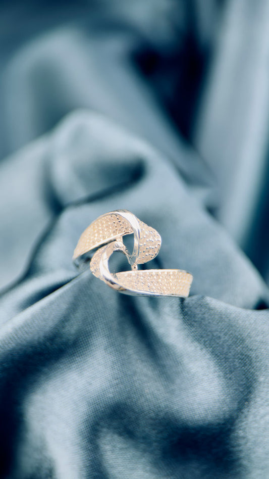 Anillo de lazo entrelazado en plata italiana 925