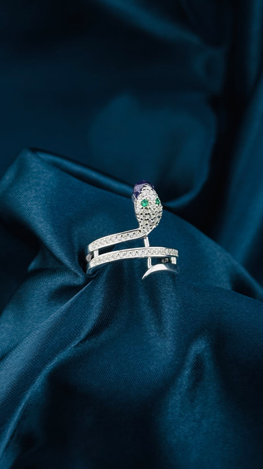 Anillo serpiente con incrustaciones en plata italiana 925