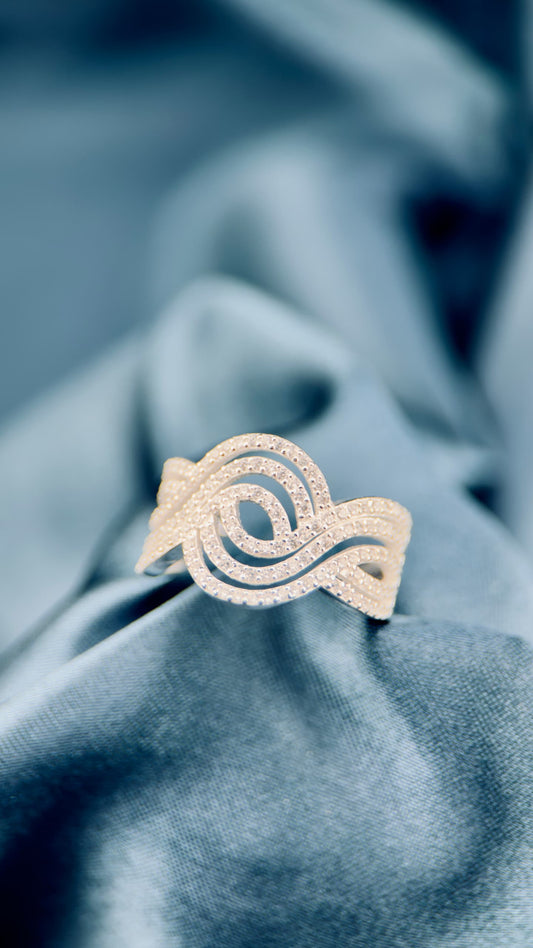 Anillo de ondas elegantes en plata italiana 925