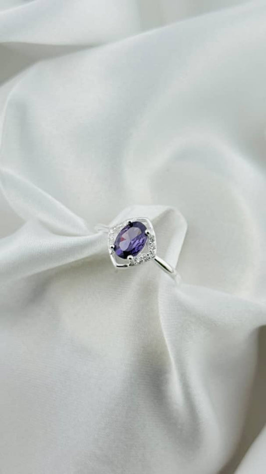 Anillo de plata italiana 925 con circonia amatista corte oval