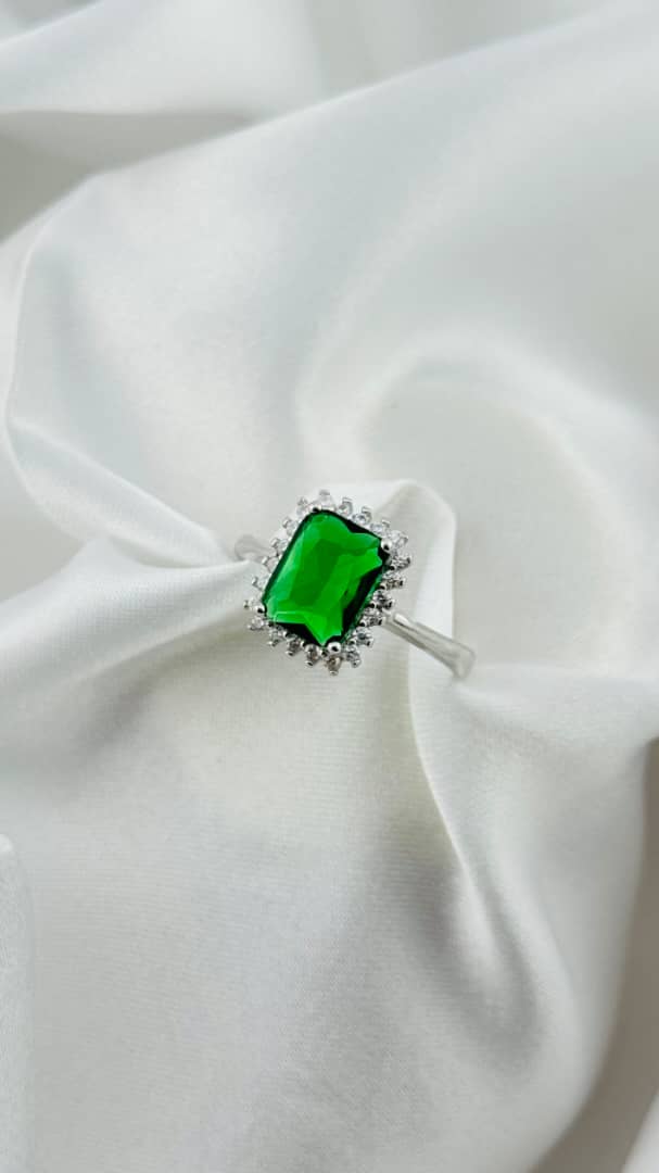 Anillo de plata italiana 925 con circonia verde esmeralda corte esmeralda
