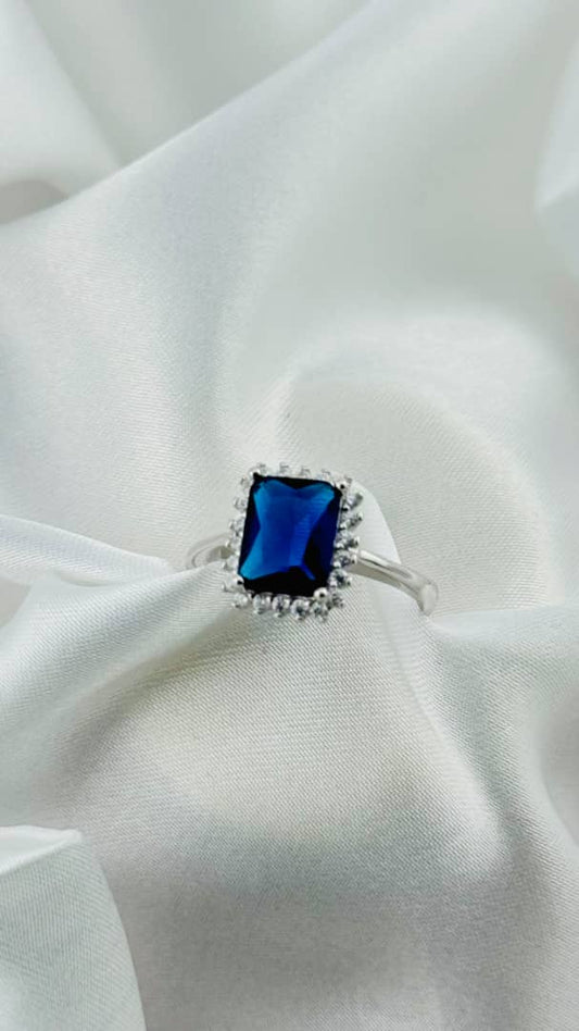 Anillo de plata italiana 925 con circonia azul corte esmeralda