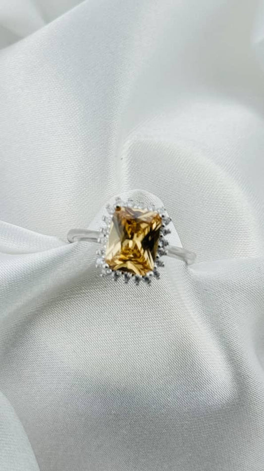 Anillo de plata italiana 925 con circonia champagne corte esmeralda