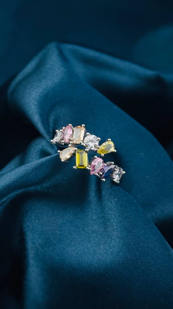 Anillo de plata italiana 925 con circonias multicolor en cortes variados