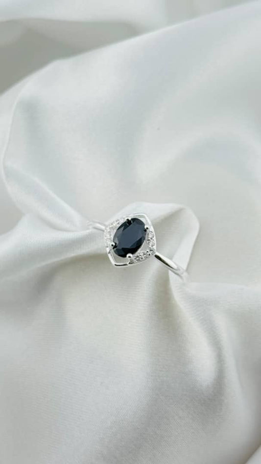 Anillo de plata italiana 925 con circonia negra corte oval