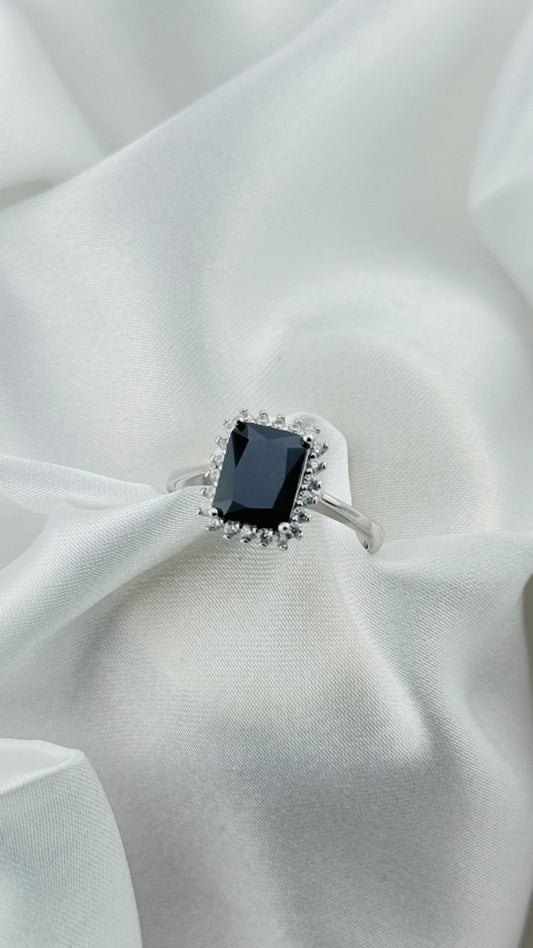 Anillo de plata italiana 925 con circonia negra corte esmeralda