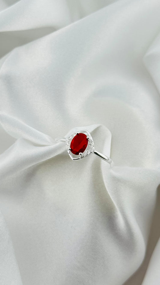 Anillo de plata italiana 925 con circonia roja corte oval