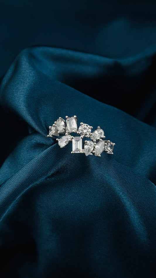 Anillo de plata italiana 925 con circonias en cortes mixtos