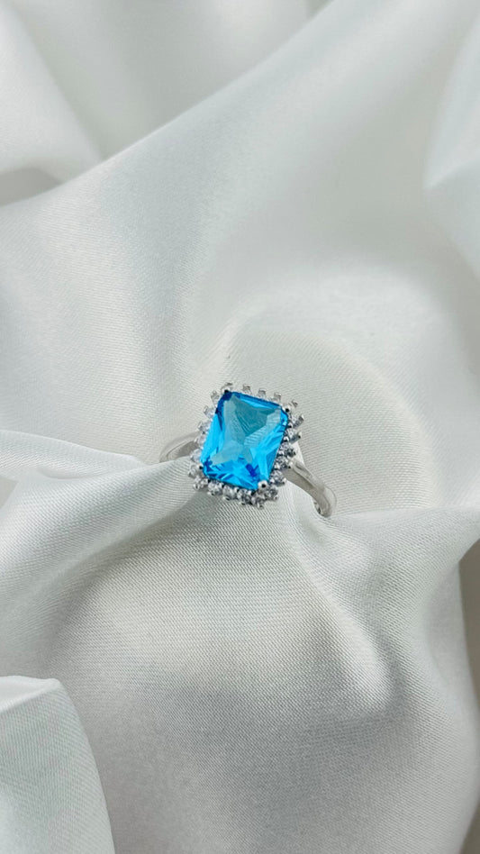 Anillo de plata italiana 925 con circonia azul cielo corte esmeralda