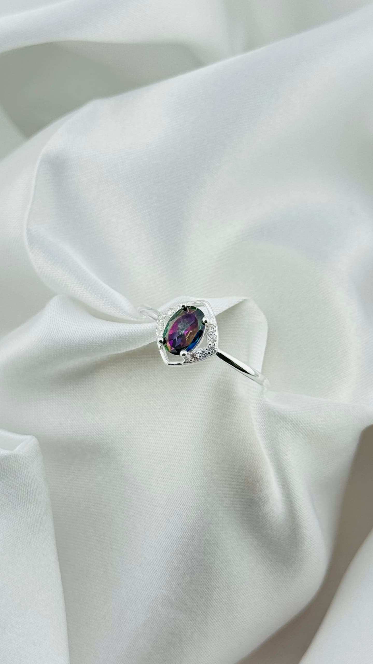 Anillo de plata italiana 925 con circonia multicolor corte oval