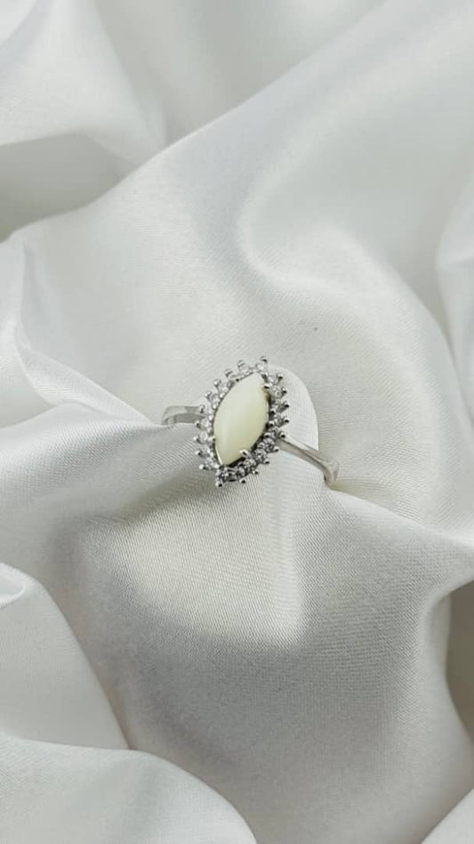 Anillo de plata italiana 925 con piedra blanca corte marquise