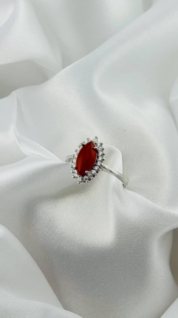 Anillo de plata italiana 925 con piedra roja corte marquise
