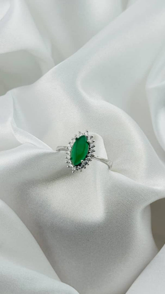 Anillo de plata italiana 925 con piedra verde corte marquise