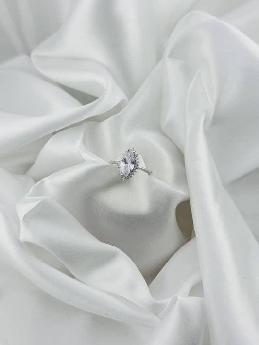 Anillo de plata italiana 925 con circonia blanca corte marquise