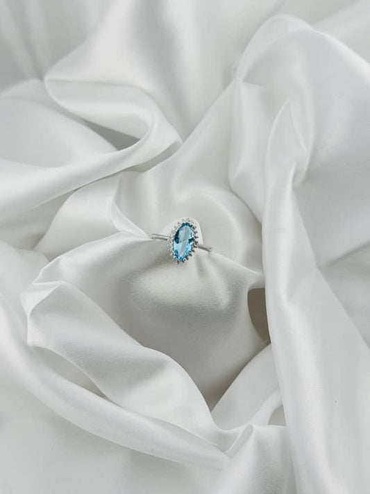 Anillo con piedra azul en plata italiana 925