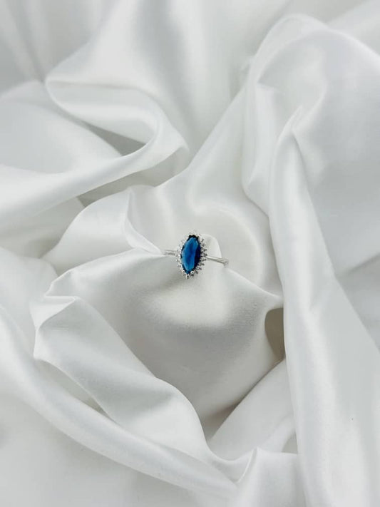 Anillo con piedra azul zafiro en plata italiana 925