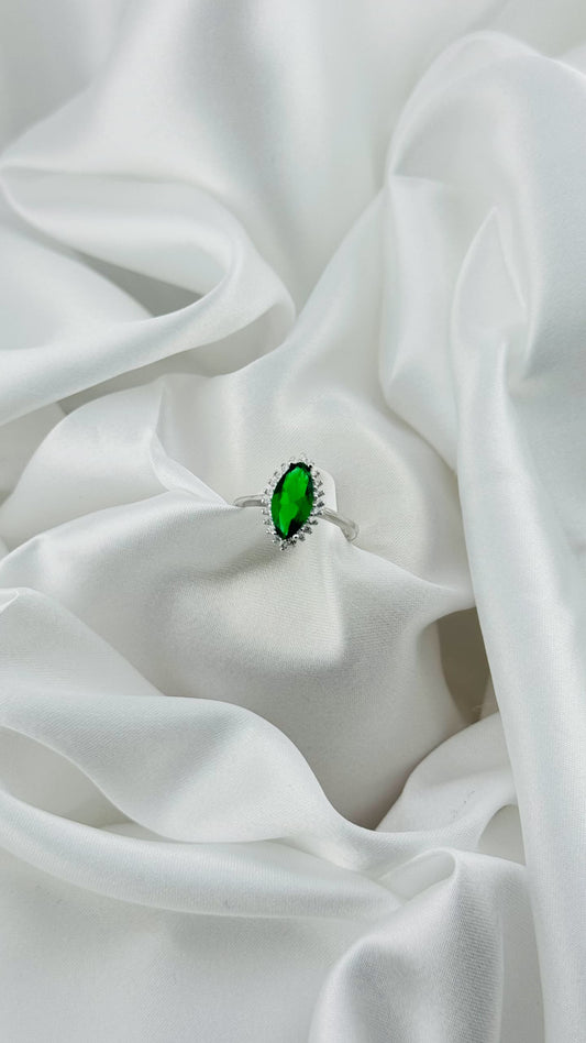 Anillo de plata italiana 925 con piedra verde intenso corte marquise