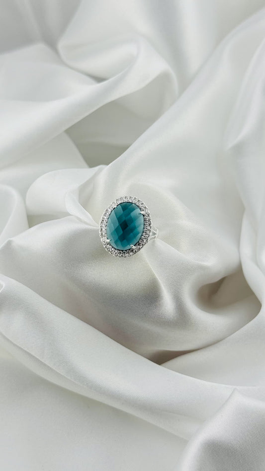 Anillo con piedra azul turquesa en plata italiana 925