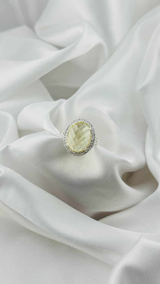 Anillo con piedra amarilla en plata italiana 925