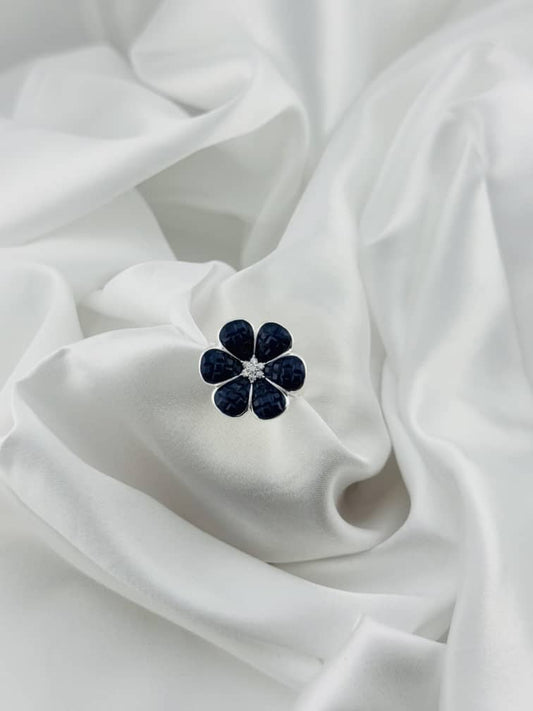 Anillo flor pétalos azul oscuro en plata italiana 925