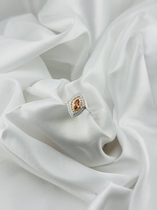 Anillo ojo champagne en plata italiana 925 con circonias