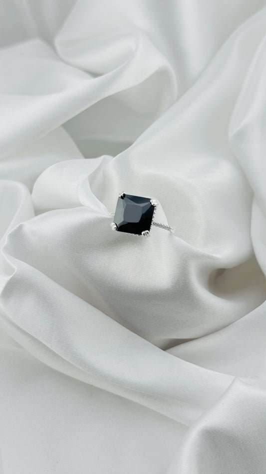 Anillo con piedra negra cuadrada en plata italiana 925