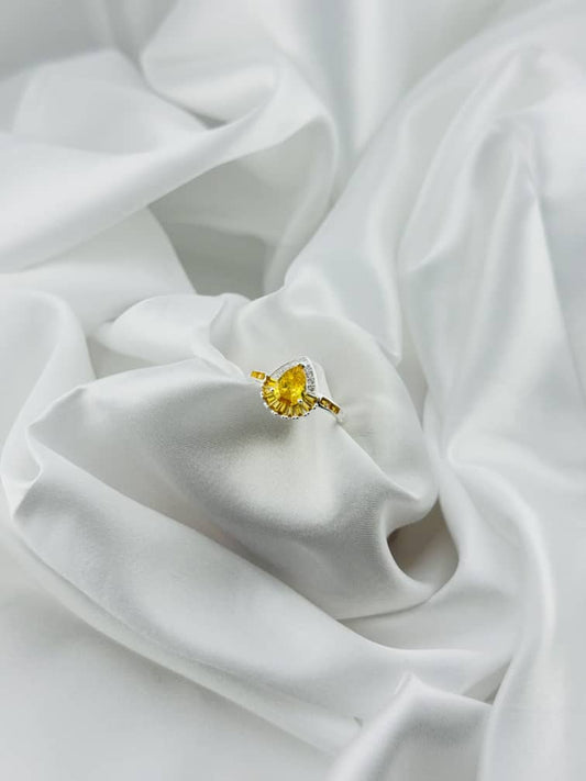 Anillo lágrima amarilla en plata italiana 925 con circonias