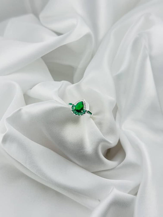 Anillo lágrima verde en plata italiana 925 con circonias