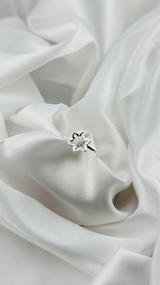 Anillo flor brillante en plata italiana 925