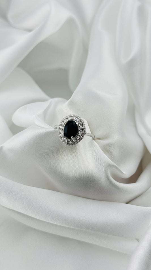 Anillo en plata italiana 925 con ónix negro y circonias
