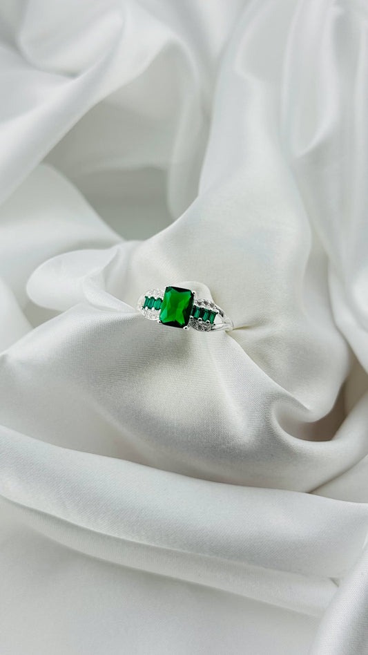 Anillo en plata italiana 925 con circonia verde rectangular