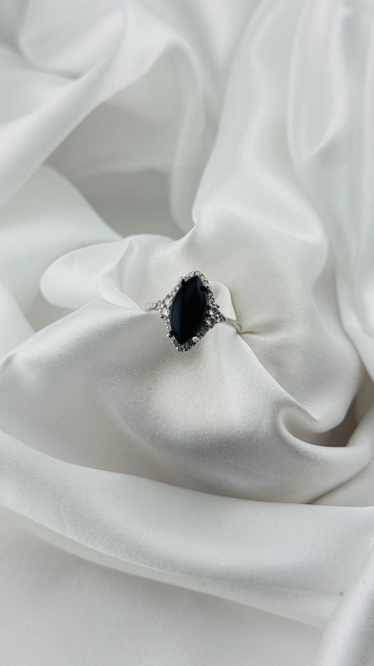 Anillo en plata italiana 925 con ónix negro y circonias