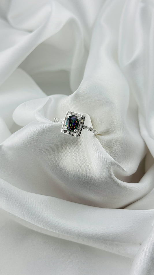 Anillo en plata italiana 925 con piedra mística arcoíris