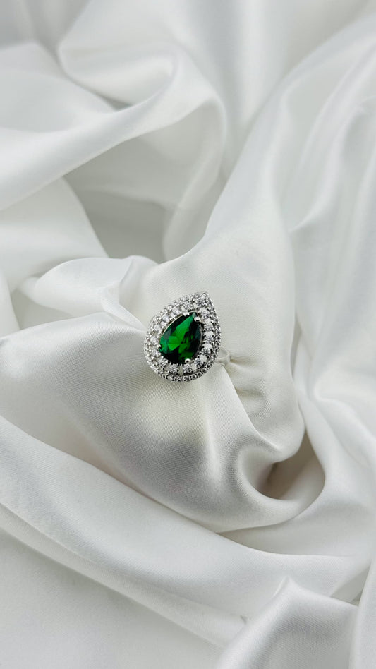 Anillo lágrima verde con doble halo en plata italiana 925