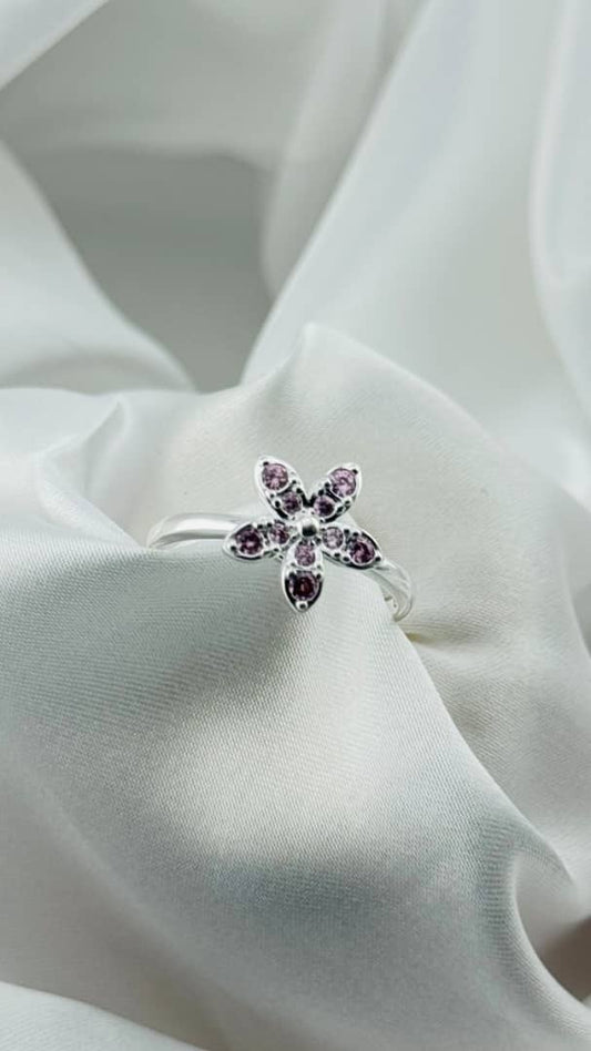 Anillo en plata italiana 925 con diseño floral y cristales amatista
