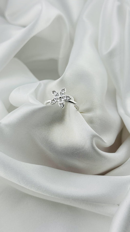 Anillo en plata italiana 925 con diseño de flor