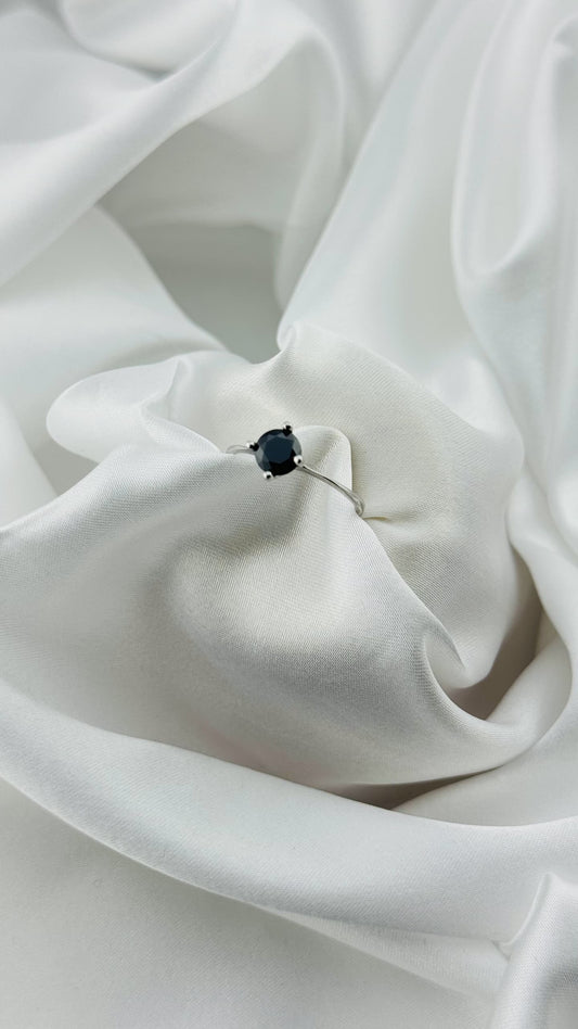 Anillo solitario con piedra negra en plata italiana 925
