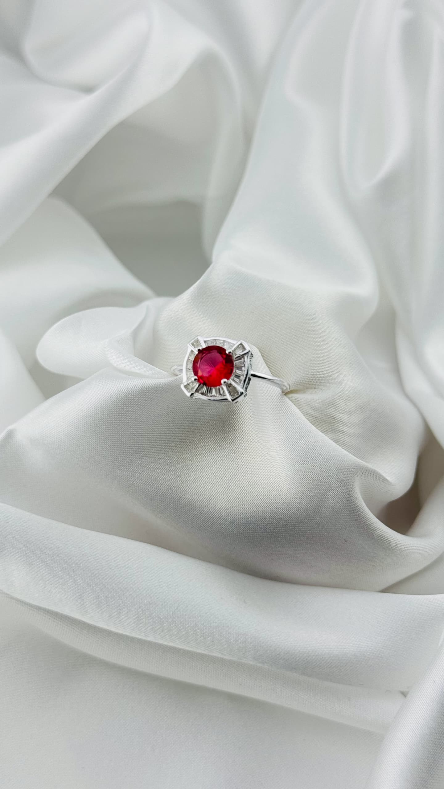 Anillo en plata italiana 925 con circonia roja