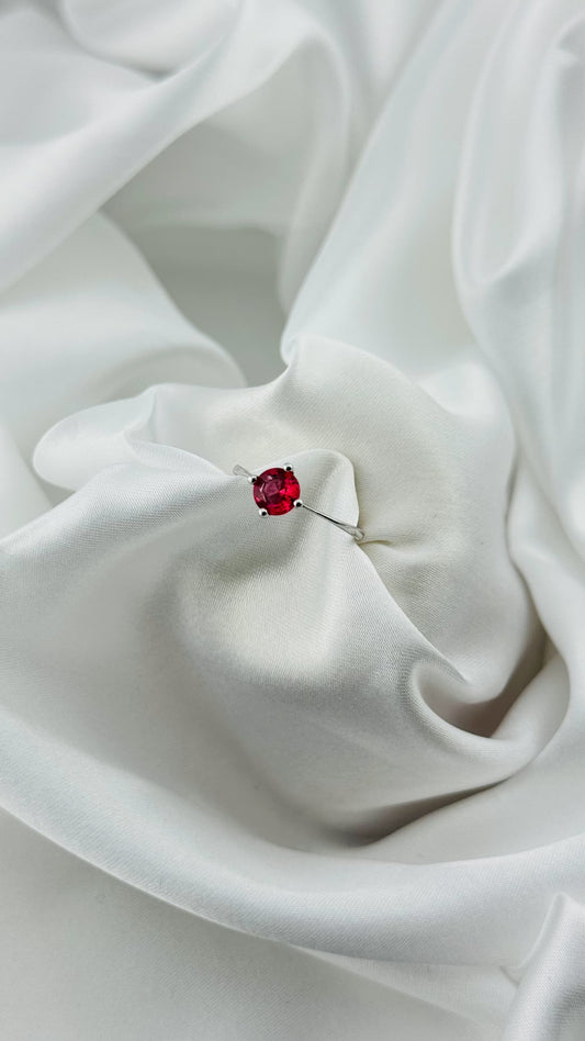 Anillo solitario con piedra roja en plata italiana 925
