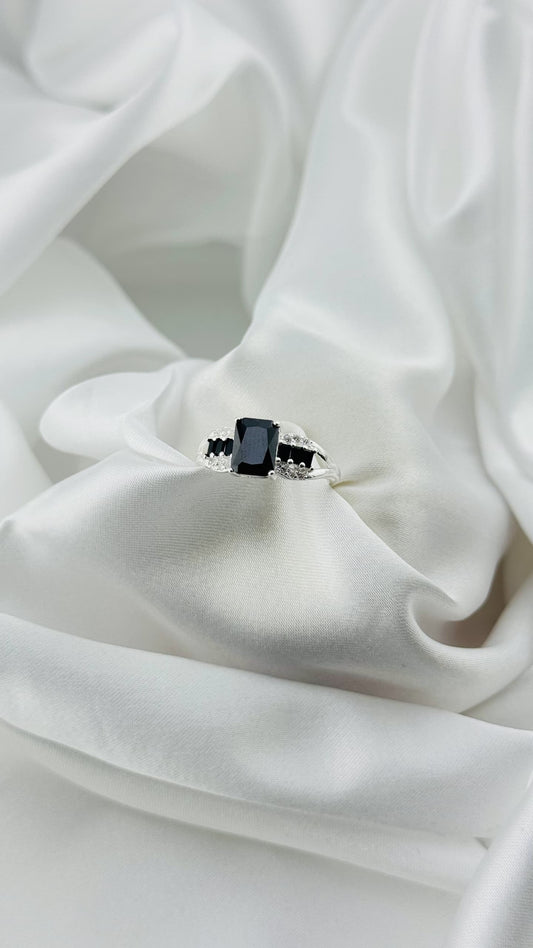Anillo en plata italiana 925 con circonia negra rectangular