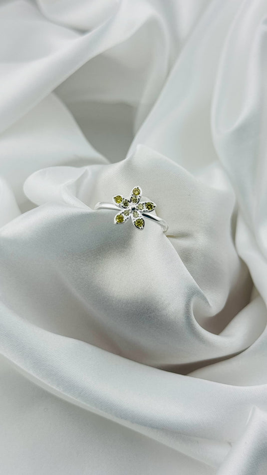 Anillo en plata italiana 925 con diseño floral y cristales verde olivo