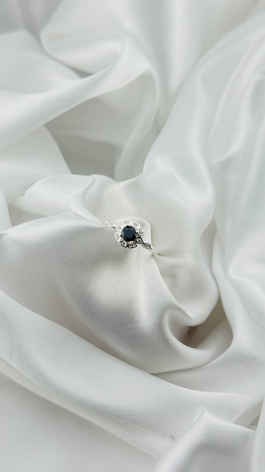 Anillo floral vintage con circonia negra en plata italiana 925