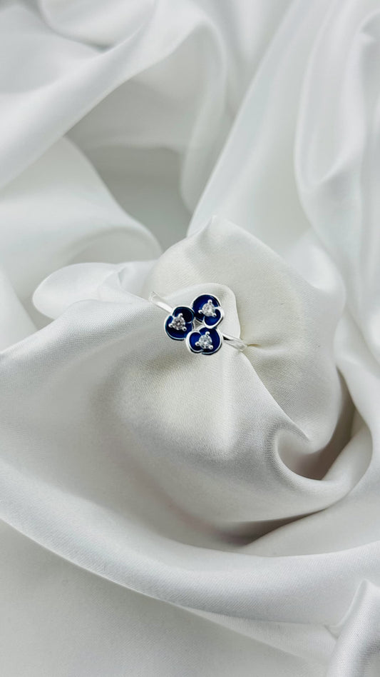 Anillo floral con esmalte azul y circonias en plata italiana 925