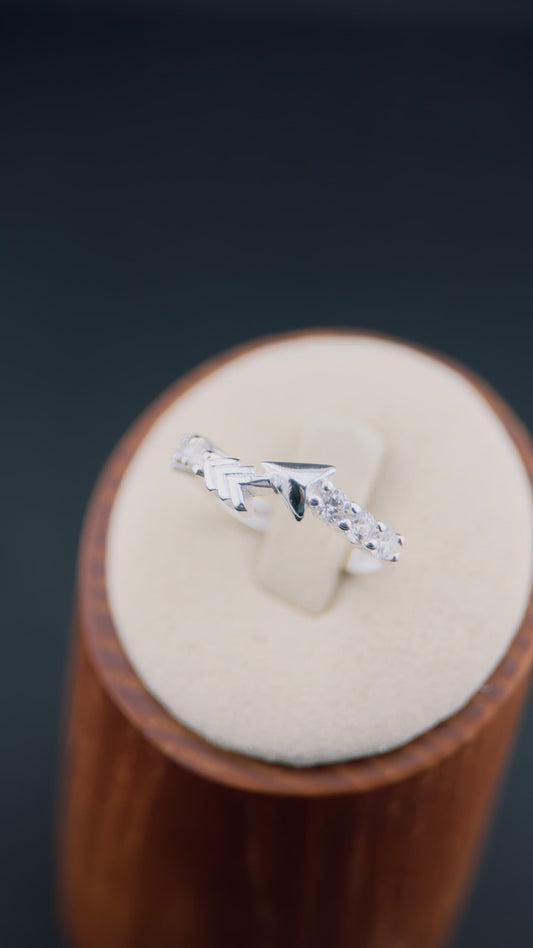 Anillo flecha en plata italiana 925 con circonias blancas