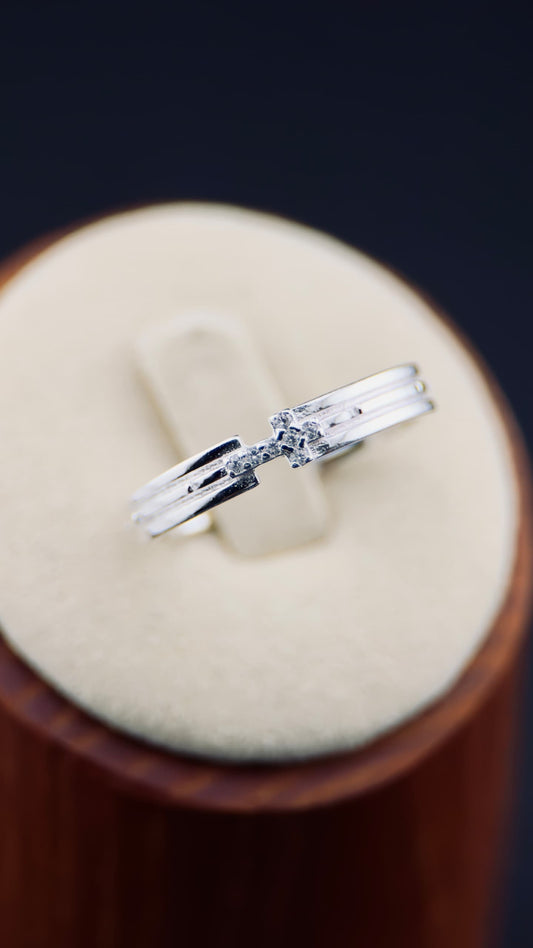 Anillo cruz triple banda en plata italiana 925 con circonias