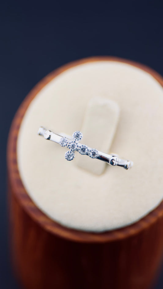 Anillo cruz delicada en plata italiana 925 con circonias